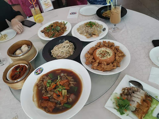 E-West Restaurant Club