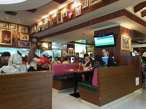 Upperstar Café & Bar IMAGO