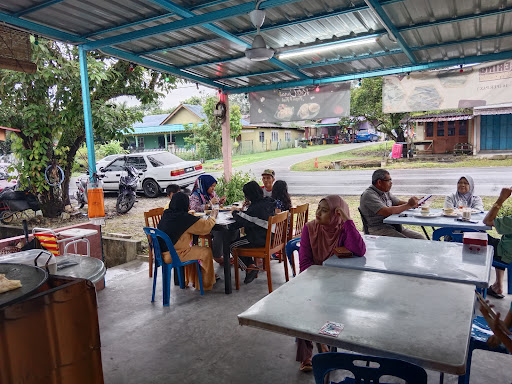 Warung santai simpang tiga