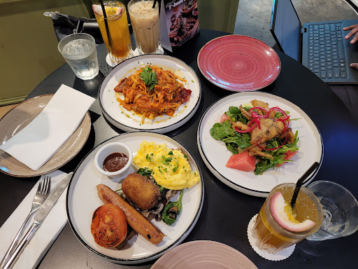 Naj & Belle Cafe SS15 Courtyard