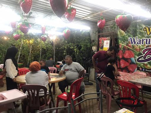 Warung Strawberry Cik Haza