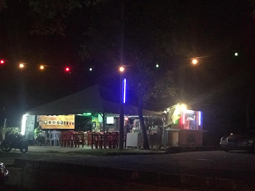 Gerai Kak Noor Lela & Family