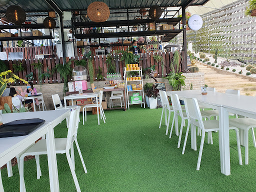 The Views Cafe@CH Flora Park