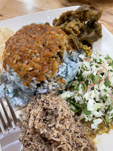 Nasi berlauk ori klate di gombak