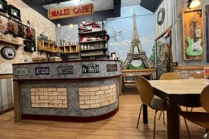 Malis Cafe And Restaurant